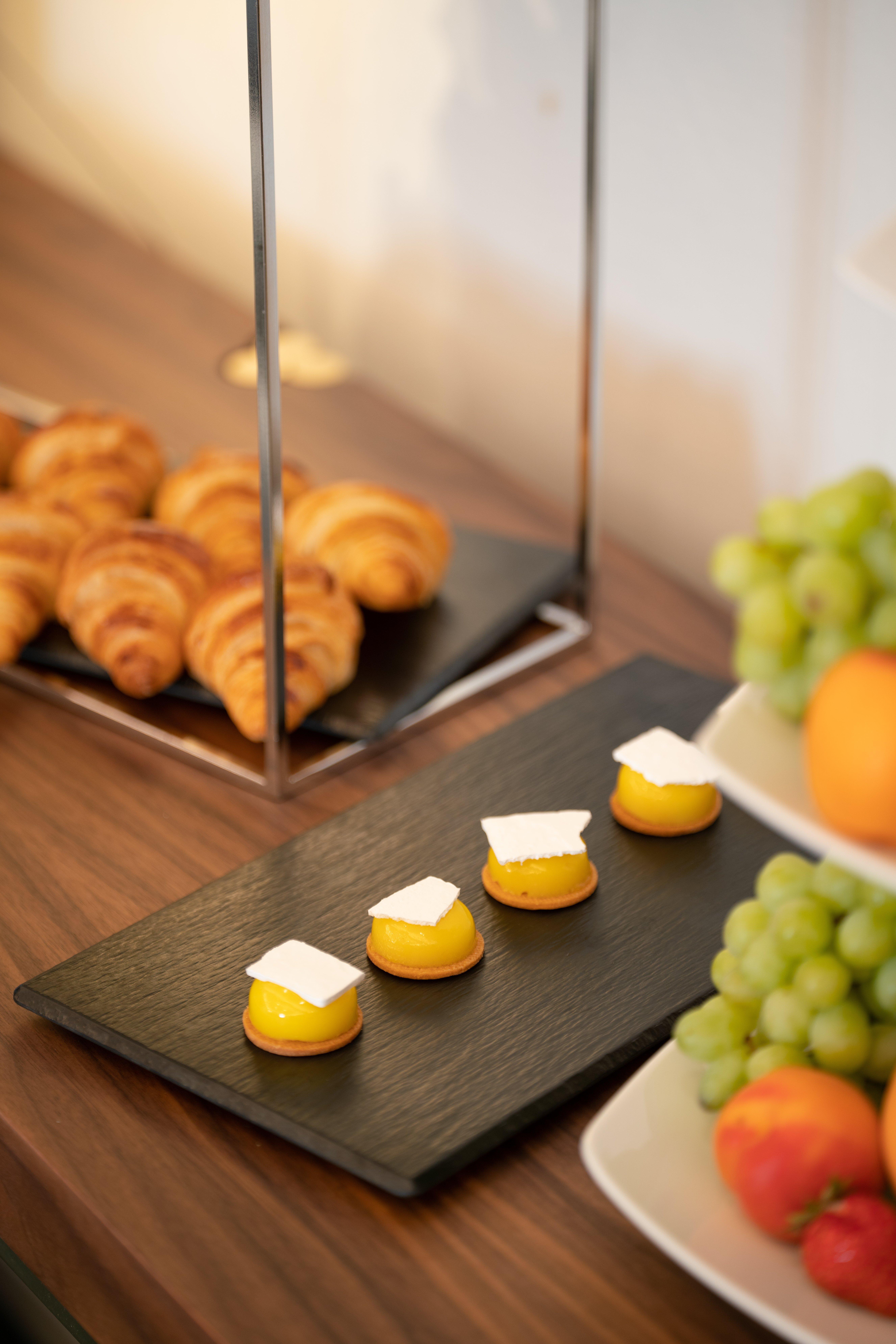 Intercontinental Lyon - Hotel Dieu By Ihg Esterno foto Croissants and fruit